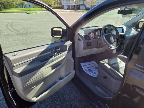 Used 2008 Dodge Grand Caravan SXT image 17