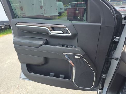 Used 2024 Chevrolet Silverado 1500 LT Trail Boss w/ LT Trail Boss Premium Package AWD/4WD image 28