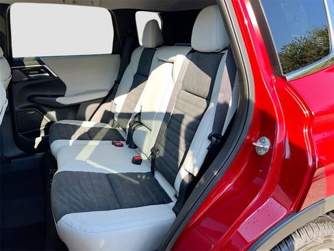 New 2025 Mitsubishi Outlander SE image 26