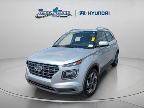 Used 2022 Hyundai Venue SEL FWD image 4