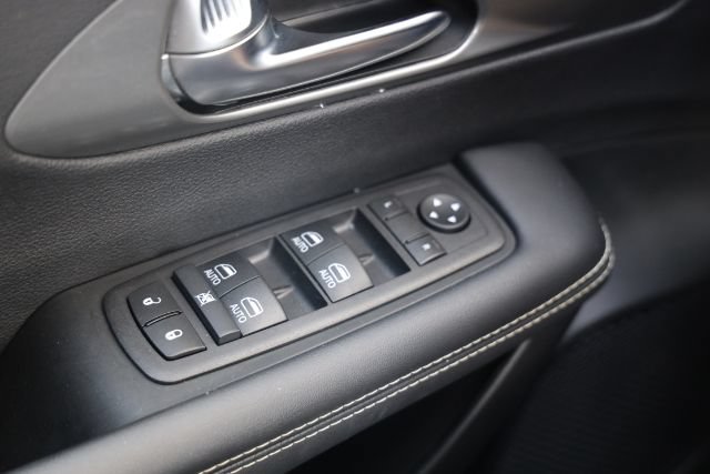 Used 2026 Chrysler Pacifica Select FWD image 42