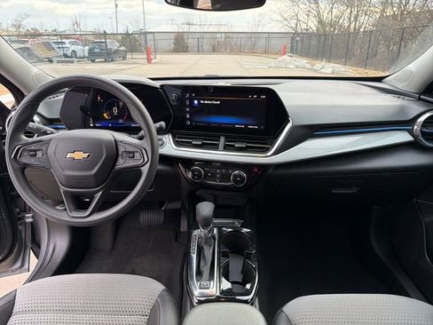 Used 2025 Chevrolet Trax LT image 25