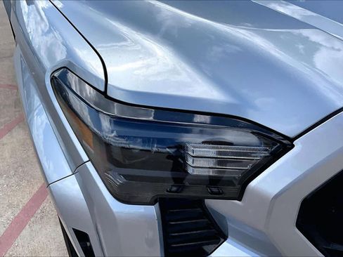 Certified 2025 Toyota Tacoma SR5 image 28