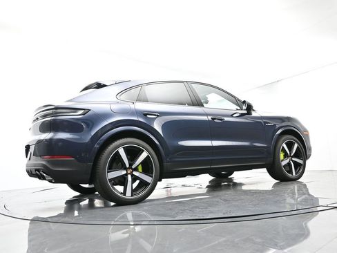 Certified 2025 Porsche Cayenne E-Hybrid Coupe image 51