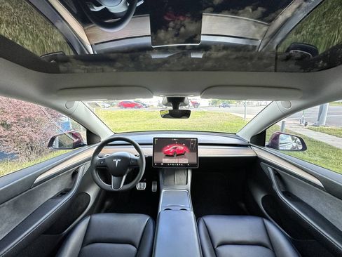 Used 2025 Tesla Model Y Performance AWD/4WD image 29