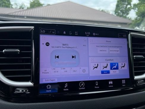 Used 2023 Chrysler Pacifica Touring-L FWD image 38