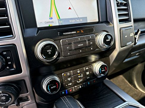 Used 2019 Ford F150 Platinum w/ Equipment Group 701A Luxury image 18