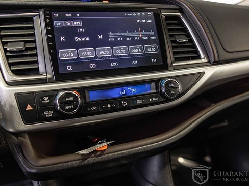 Used 2019 Toyota Highlander XLE image 30