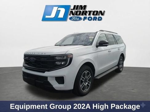 Used 2025 Ford Expedition Active AWD/4WD image 4
