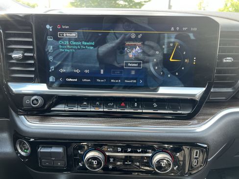 Used 2022 Chevrolet Silverado 1500 LT Trail Boss w/ Convenience Package II AWD/4WD image 18