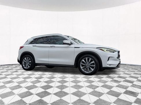 Used 2019 INFINITI QX50 Luxe w/ Navigation Package AWD/4WD image 17