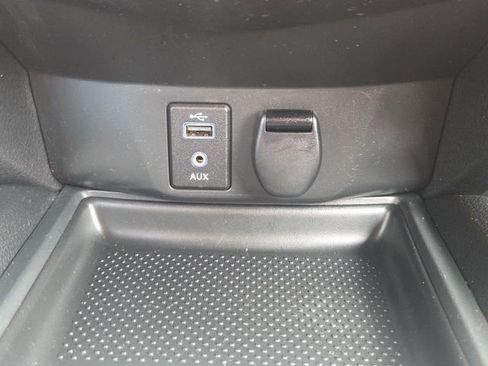 Used 2017 Nissan Rogue SV w/ SV Premium Package AWD/4WD image 32