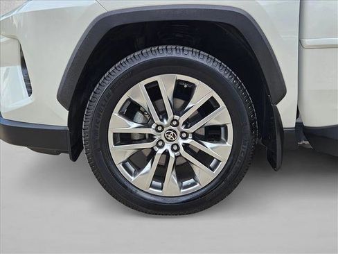 Used 2021 Toyota RAV4 XLE Premium image 23