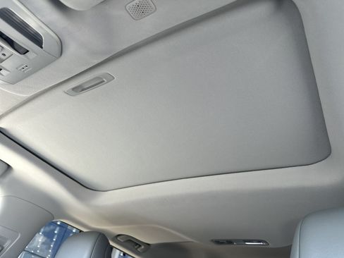 Used 2021 Toyota Highlander XLE AWD/4WD image 29