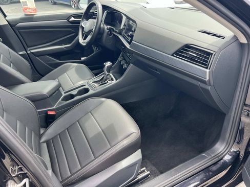 Certified 2024 Volkswagen Jetta SE FWD image 28