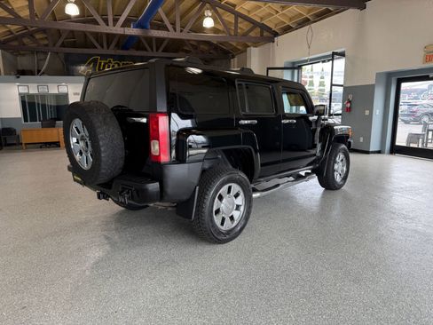 Used 2009 HUMMER H3 image 7