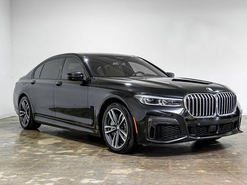 Used 2020 BMW 750i xDrive w/ Executive Package AWD/4WD image 7