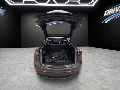 Used 2022 Tesla Model Y Performance AWD/4WD image 11