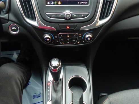 Used 2019 Chevrolet Equinox LT image 32