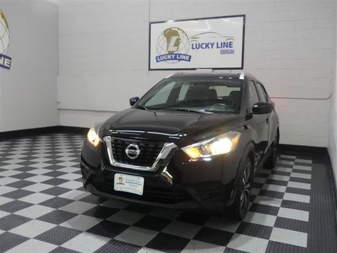 Used 2019 Nissan Kicks SV FWD image 4