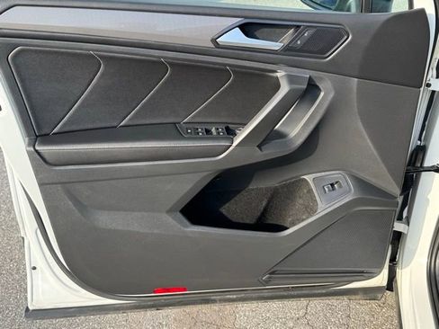 Certified 2022 Volkswagen Tiguan SE w/ Panoramic Sunroof Package image 31