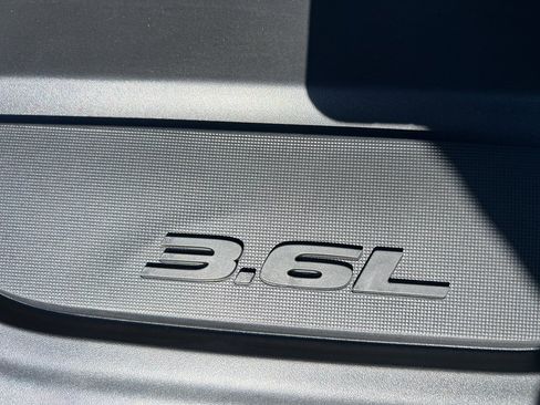 Used 2024 Chrysler Pacifica Touring-L image 29