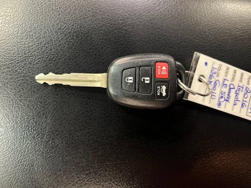 Used 2016 Toyota Camry LE FWD image 30