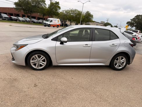 Used 2020 Toyota Corolla SE FWD image 2