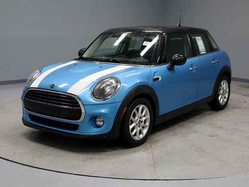 Used 2019 MINI Cooper 4-Door Hardtop w/ Signature Upholstery Package image 7