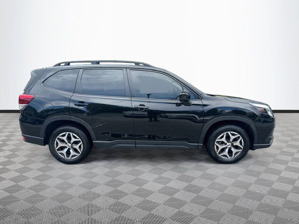 Used 2023 Subaru Forester Premium AWD/4WD image 5