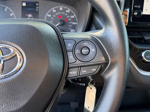Used 2025 Toyota Corolla LE FWD image 19