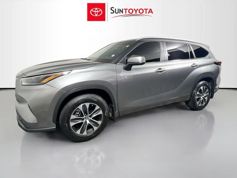 Used 2025 Toyota Highlander XLE image 9