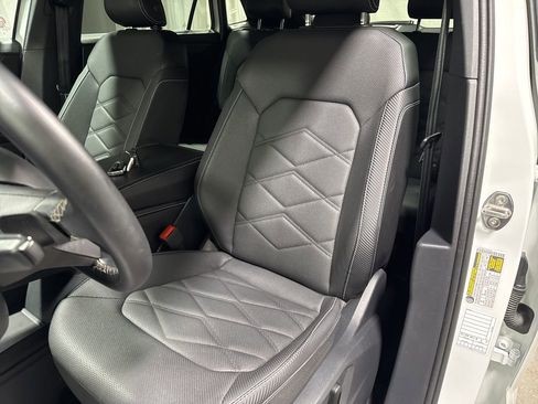 Used 2025 Volkswagen Atlas Cross Sport SE FWD image 16