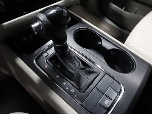 Used 2016 Kia Sedona LX image 32