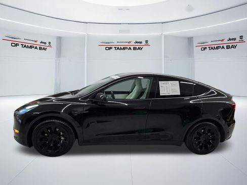 Used 2021 Tesla Model Y Long Range AWD/4WD image 3
