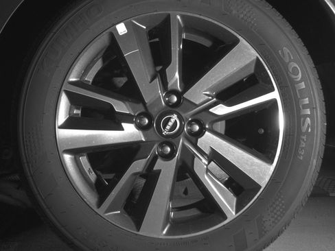 Used 2025 Nissan Versa SV image 14