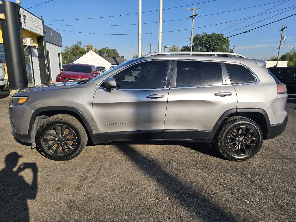 Used 2019 Jeep Cherokee Latitude w/ Popular Appearance Group AWD/4WD image 9