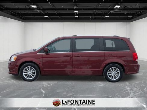 Used 2018 Dodge Grand Caravan SXT image 2