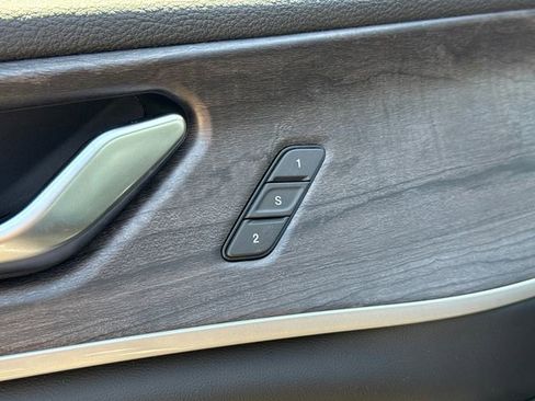 New 2025 Jeep Grand Cherokee Limited w/ Luxury Tech Group II RWD image 21