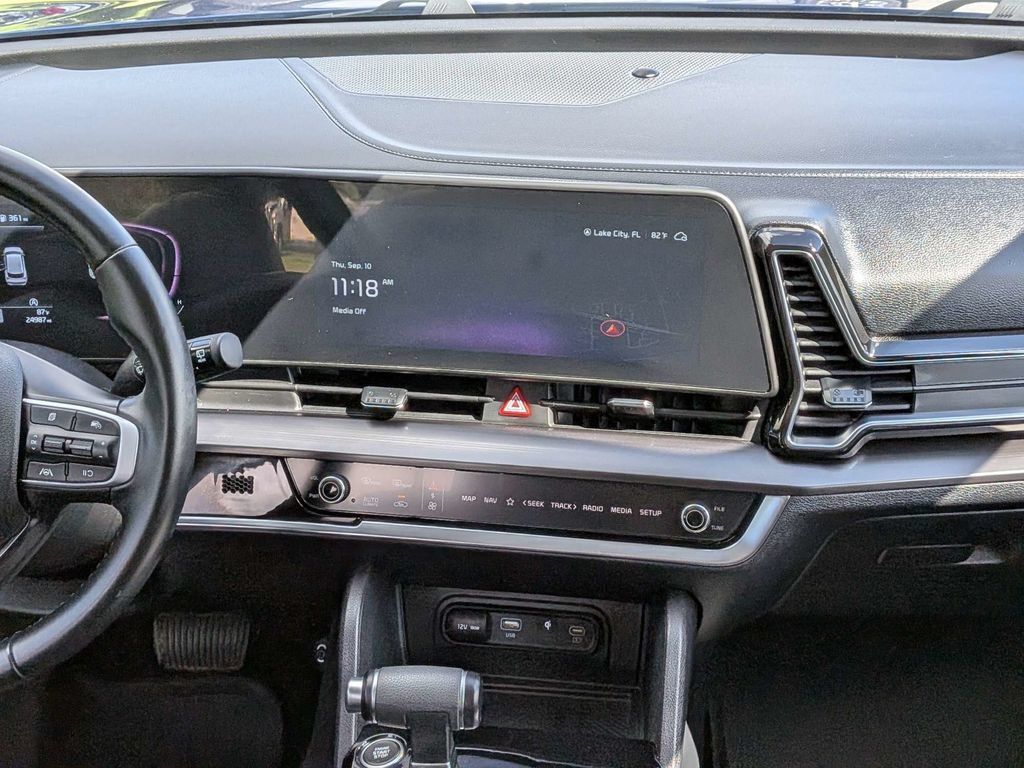 Used 2024 Kia Sportage EX FWD image 16