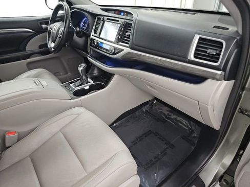 Used 2017 Toyota Highlander Limited Platinum image 41