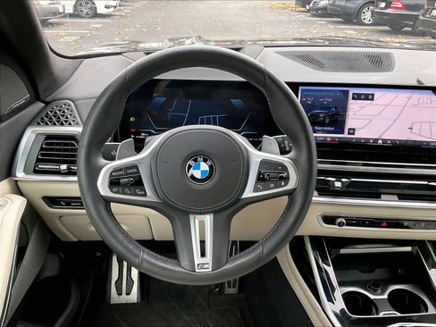 Used 2025 BMW X7 M60i AWD/4WD image 8