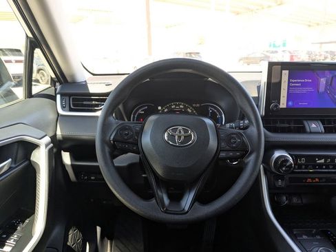 Used 2025 Toyota RAV4 XLE image 27