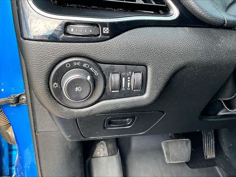 Used 2021 Jeep Cherokee Latitude Plus FWD image 31