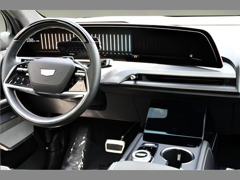 Used 2026 Cadillac Vistiq Platinum w/ LPO, Floor Liner Package AWD/4WD image 20