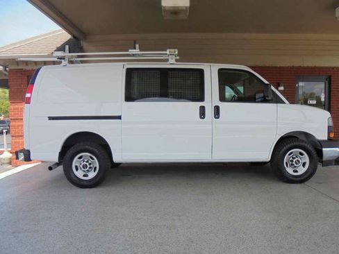 Used 2021 GMC Savana 2500 w/ Driver Convenience Package image 2