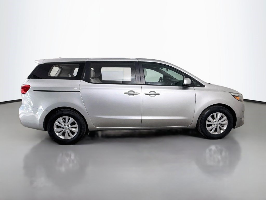 Used 2018 Kia Sedona L FWD image 11