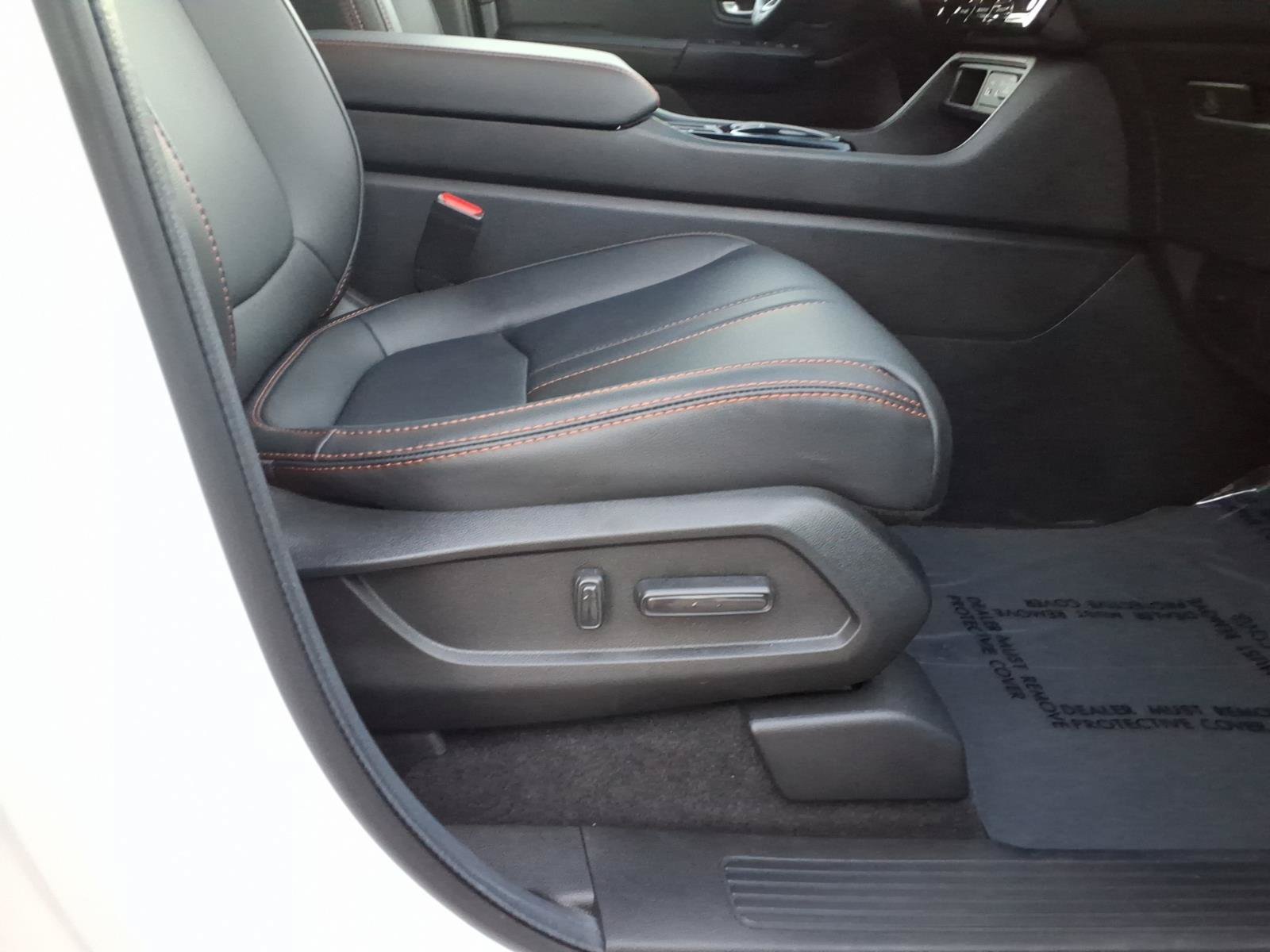 Used 2025 Honda Pilot TrailSport image 17