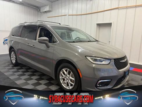 Used 2022 Chrysler Pacifica Touring-L FWD image 1