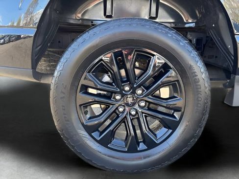 Used 2025 Ford F150 Lariat AWD/4WD image 39